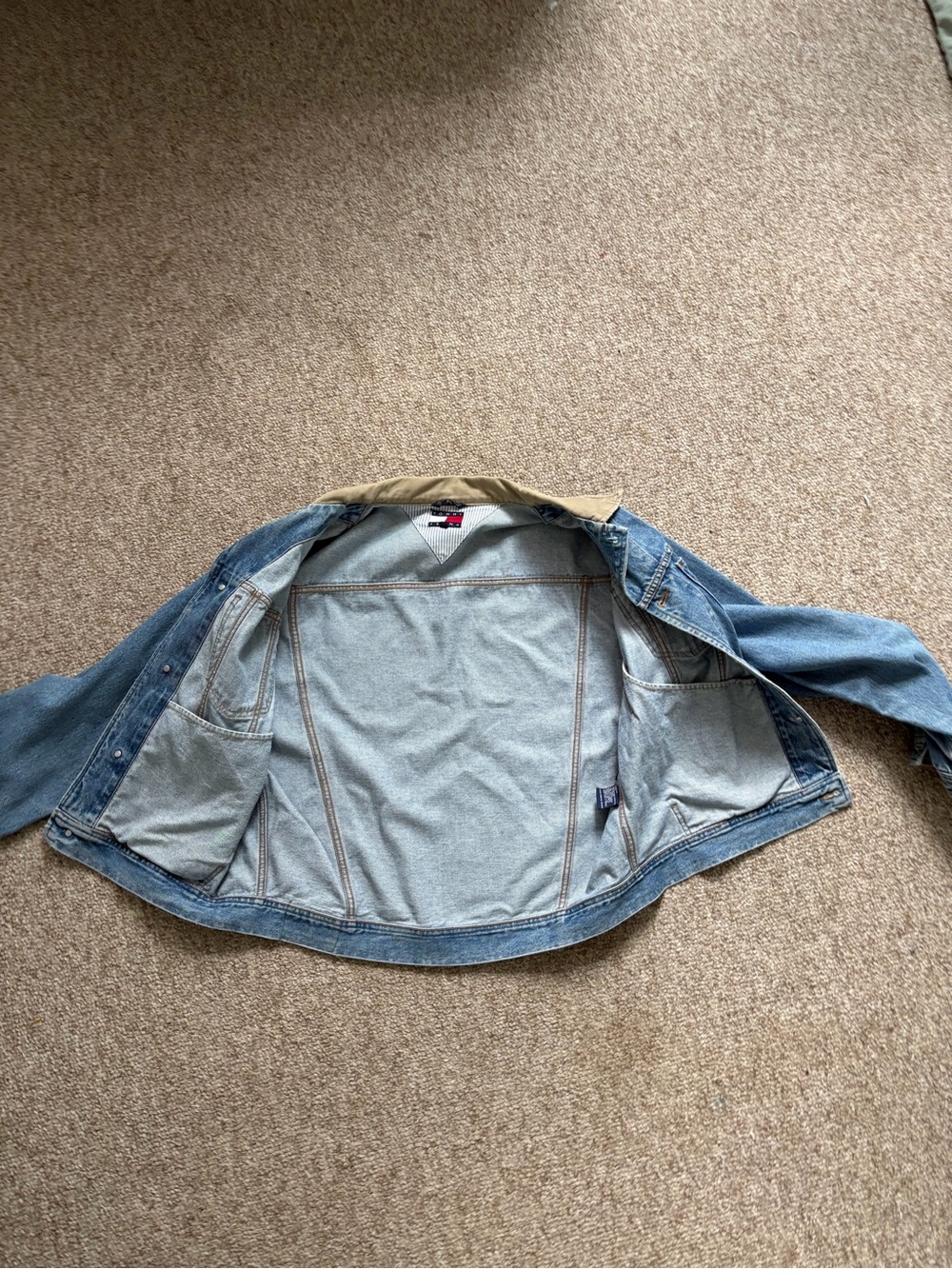 Vintage Tommy Hilfiger Light Blue Denim Jacket with Tan Collar